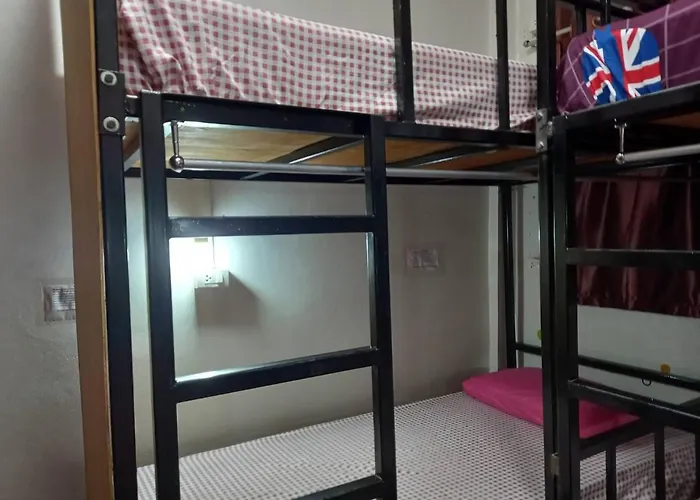 Sleepwith Me Hostel *