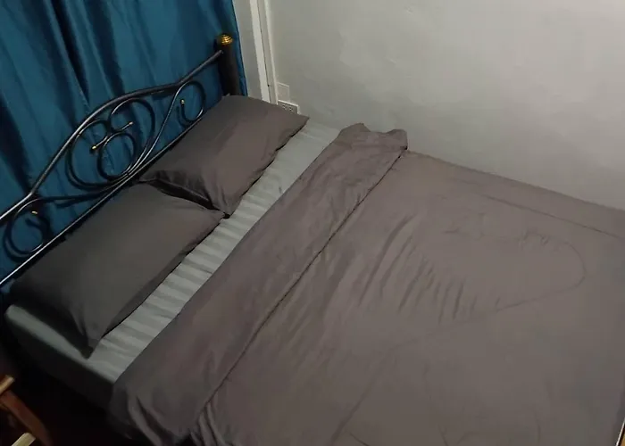 Hostel Sleepwith Me