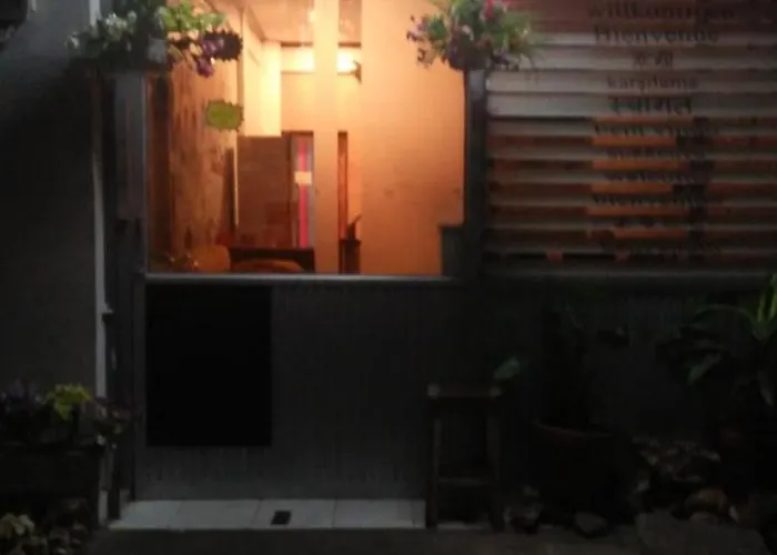 Sleepwith Me Hostel *